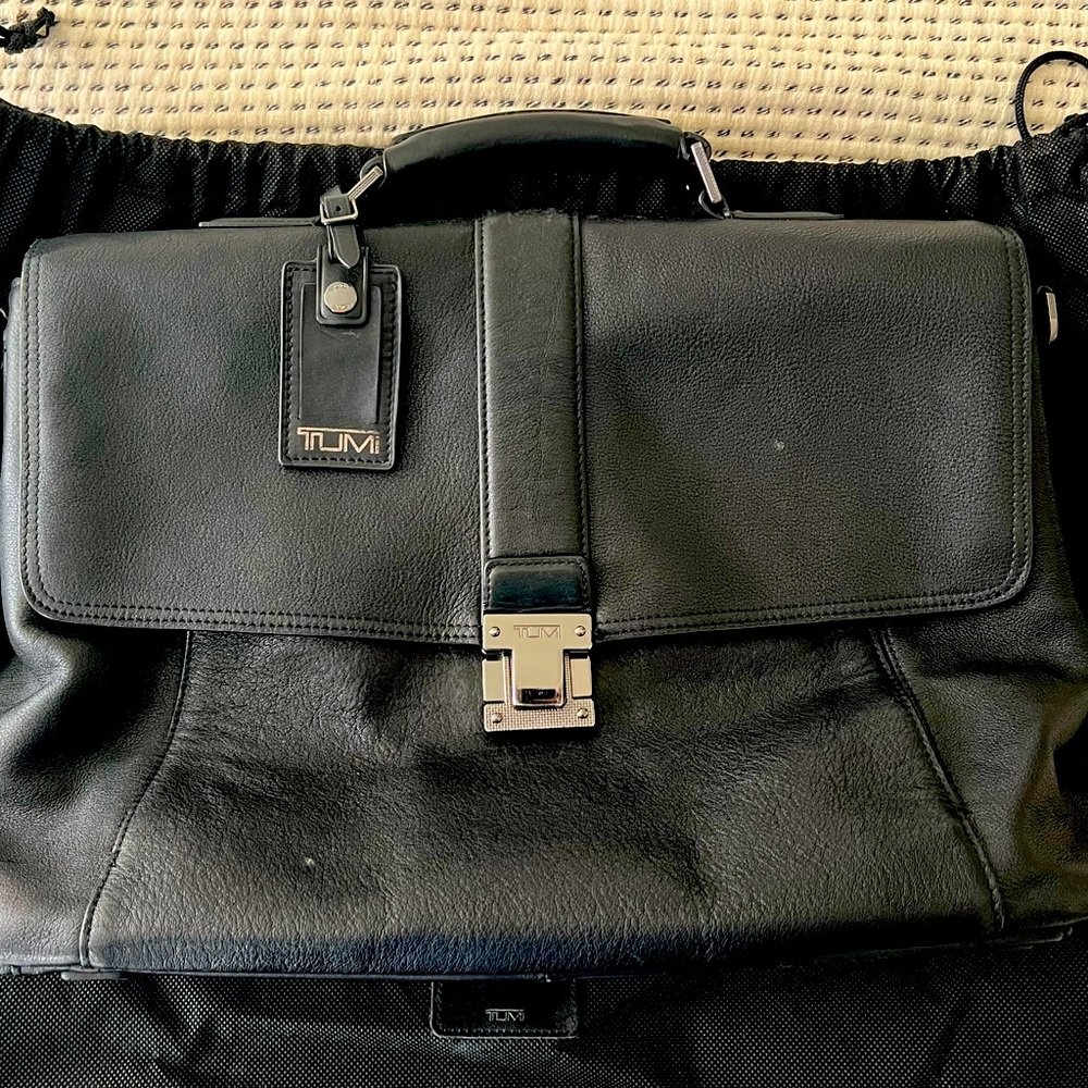 Tumi Beacon Hill Cambridge Flap Brief - Black